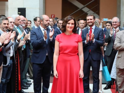 La popular Isabel Díaz Ayuso antes de tomar posesión como presidenta de la Comunidad de Madrid en un acto celebrado este lunes en la Real Casa de Correos, sede del Gobierno regional.