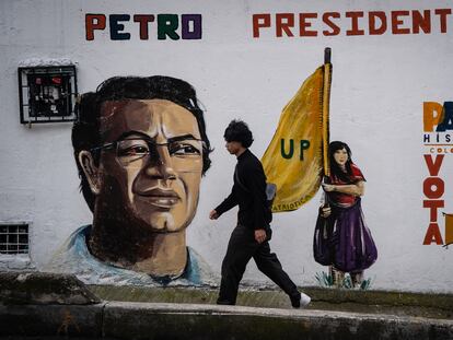 Un mural del presidente electo, Gustavo Petro, en Bogotá.