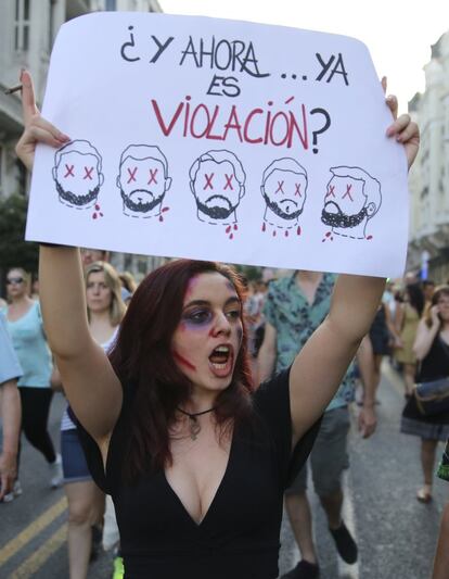 Manifestación de mujeres en Madrid frente al ministerio de Justicia, el 22 de junio de 2018.