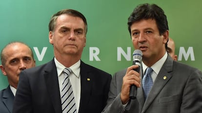 Médico ortopedista, Luiz Henrique Mandetta (DEM) cumpre seu segundo mandato como deputado federal. Não concorreu à reeleição por discordar dos rumos de seu partido no seu Estado, Mato Grosso do Sul. Auxiliou Bolsonaro na pré-campanha dando sugestões de projetos de saúde. Responde a uma investigação por fraude no período em que foi secretário municipal de Saúde em Campo Grande (MS).