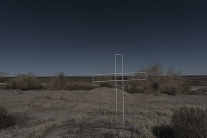 En el camino que une las localidades del Valle de Juárez se pueden observar cruces en las orillas de la carretera.