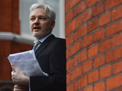 Julian Assange, el 2016, a l'ambaixada de l'Equador a Londres.