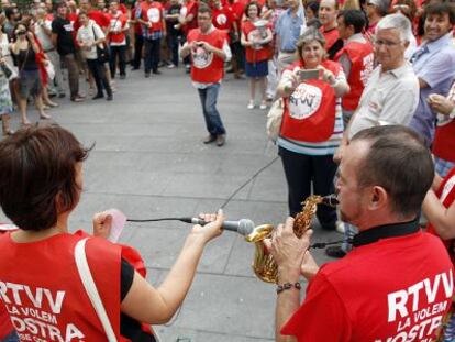 Protesta de trabajadores de RTVV ante la amenaza del ERE.