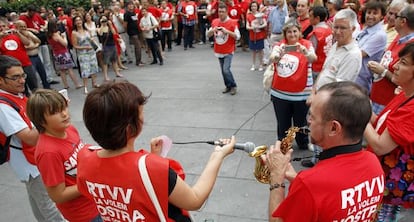 Protesta de trabajadores de RTVV ante la amenaza del ERE.