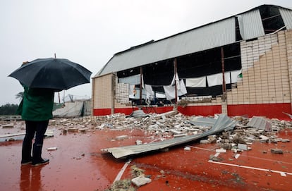 Damage done to a sports center in Denia (Alicante) last night by a tornado.