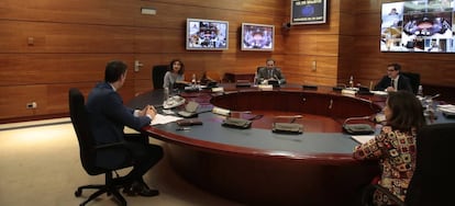 Reunión del Consejo de Ministros en el Palacio de la Moncloa para analizar los posibles Pactos de la Moncloa