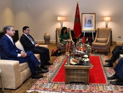 El ministro de Exteriores de Marruecos, Nasser Burita, junto a Miguel Ángel Moratinos y José Luis Rodríguez Zapatero, este viernes en Tánger.