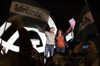 Pablo Iglesias y Teresa Rodríguez, durante el mitin celebrado en Sevilla en noviembre de 2018. 