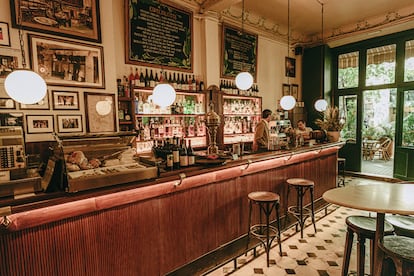 Cafè del Centre, otro clásico reabierto por el Grup Confiteria en Barcelona.