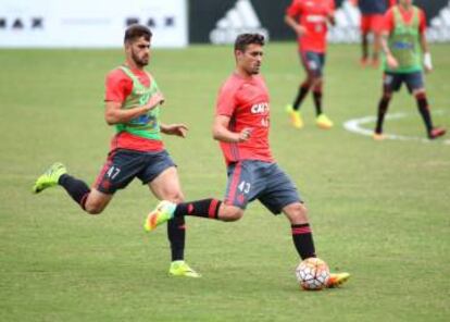 Flamenguistas em treino na Gávea.