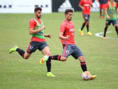 Flamenguistas em treino na Gávea.