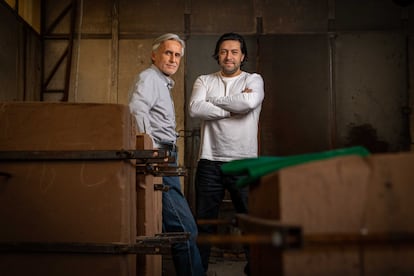 Luis Montes, padre e hijo, en las instalaciones del taller Montes Becker.