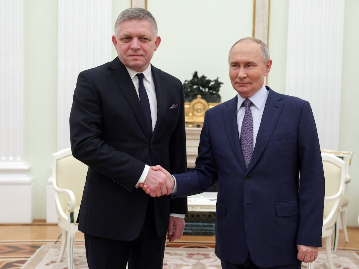 Slovak Robert Fico visits Putin in Moscow after a dispute with Ukraine over the transit of Russian gas