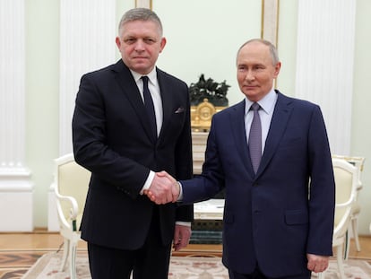 Robert Fico visita Putin en Rusia