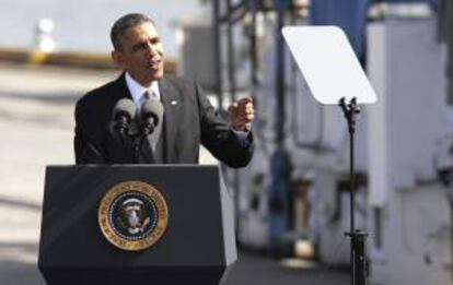 El presidente de Estados Unidos Barack Obama pronuncia un discurso en el Puerto de Nueva Orleans, Luisiana, EE.UU. el 8 de noviembre de 2013.