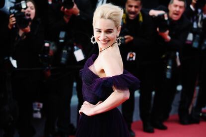 La actriz Emilia Clarke en la alfombra roja de Cannes. 