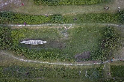 Vista aérea de un humedal seco en Bangladesh el pasado 5 de septiembre. 