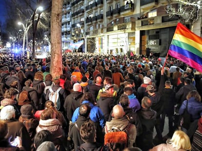 Concentración de rechazo contra los ataques al Centro LGTB, pocos días después de su inauguración en enero de 2019