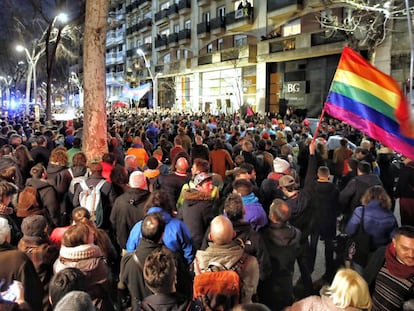 Concentración de rechazo contra los ataques al Centro LGTB, pocos días después de su inauguración en enero de 2019