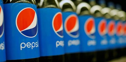 Botellas de Pepsi en un supermercado