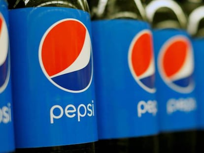 Botellas de Pepsi en un supermercado
