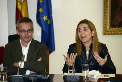 El secretario de Estado para la Sociedad de la Información y la Agenda Digital, José María Lassalle, y Nuria Oliver (Vodafone y DataPop), ayer durante la presentación del consejo de sabios.