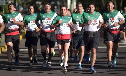 El presidente Enrique Peña Nieto, al centro, en una carrera organizada el pasado 15 de agosto.