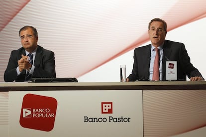 Ángel Ron, presidente de Banco Popular, junto a José María Arias, presidente de Banco Pastor.