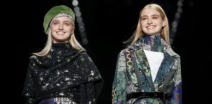 Modelos lucen creaciones de la marca española Desigual.