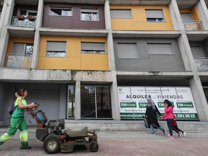 Bloque de viviendas de alquiler social vendidas al fondo buitre Fidere (Blackstone) en la etapa municipal de Ana Botella ubicado en el barrio madrileño Carabanchel.
 