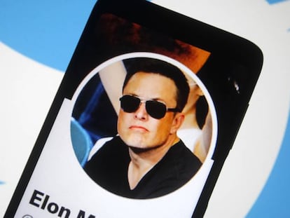 Perfil de Twitter de Elon Musk, CEO de Tesla. 