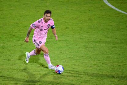 Inter Miami forward Lionel Messi (10) in action during the game between FC Dallas and Inter Miami at Toyota Stadium.