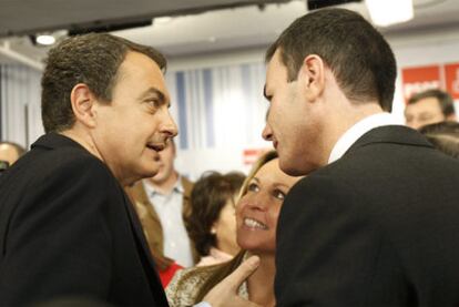 Zapatero, Jiménez y Gómez, en la presentación de la lista del PSOE por Madrid en 2008.
