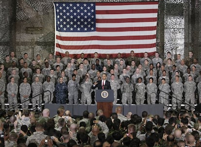 Un gran discurso rodeado por los que darían la vida por su país y una gigantesca bandera norteamericana de fondo, la imagen que mejor resume la visita a la base de Osan en Corea del Norte.