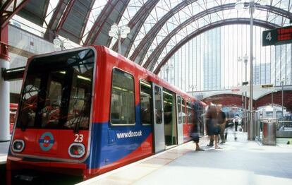 Imagen de uno de los convoys en Canary Wharf.