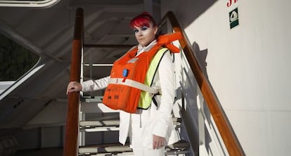 Daniela, una de las bailarinas del crucero, preparada para la acción.