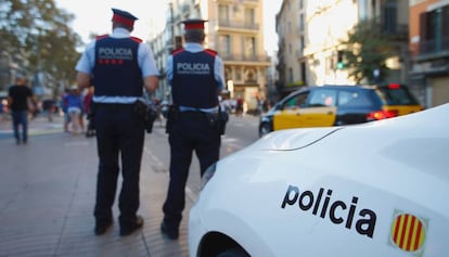 Una patrulla de los Mossos d'Esquadra en Barcelona.