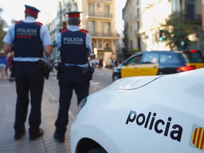 Una patrulla de los Mossos d'Esquadra en Barcelona.