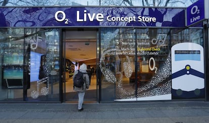 Una tienda de telefonía móvil O2 en Berlín, Alemania. 