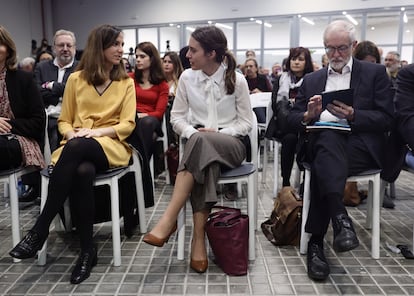 Desde la izquierda, las ministras Ione Belarra e Irene Montero y el ex secretario general de Podemos en Madrid, José Julio Rodríguez Fernández, en la 'Conferencia europea por la Paz', celebrada en Madrid en abril.