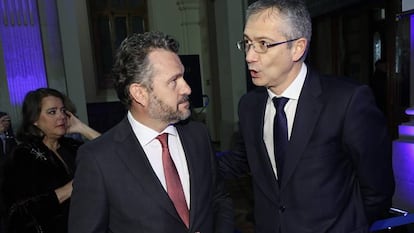 El presidente de la CNMV, Rodrigo Buenaventura, y el gobernador del Banco de España, Pablo Hernández de Cos.