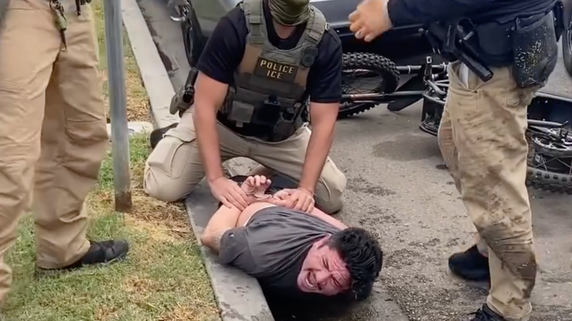 Acusan al ICE de fracturarle el brazo a un ciudadano estadounidense al detenerlo en California
