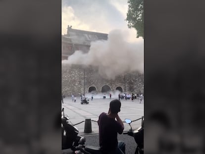 El momento en el que se derrumba un monumento de la dinastía Ming en China