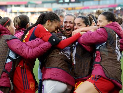Las jugadoras de la selección española celebran el pase a semifinales el pasado viernes en Wellington (Nueva Zelanda).