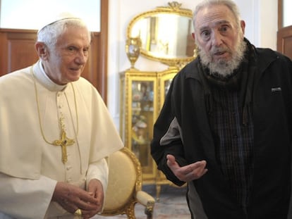 Benedicto XVI durante la reunión que ha mantenido con Fidel Castro.