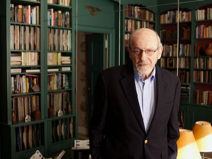 El escritor estadounidense E.L.Doctorow en su casa de Manhattan.