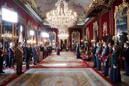 La ministra de Defensa, Margarita Robles (al fondo) pronuncia un discurso en presencia de los reyes de Espa?a, Felipe VI y Letizia, en el Saln del Trono del Palacio Real.