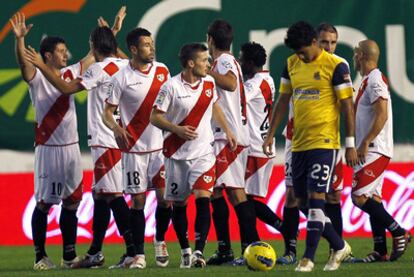 Los jugadores del Rayo celebran el primer gol ante la Real Sociedad.