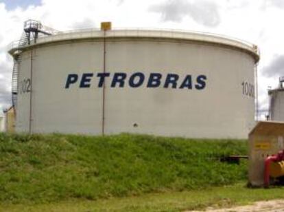 La importancia del presal en el plan de inversiones de la empresa hasta 2016 fue destacada este miércoles por el director de Exploración y Producción de Petrobras, José Formigli, en una rueda de prensa en Río de Janeiro. EFE/Archivo