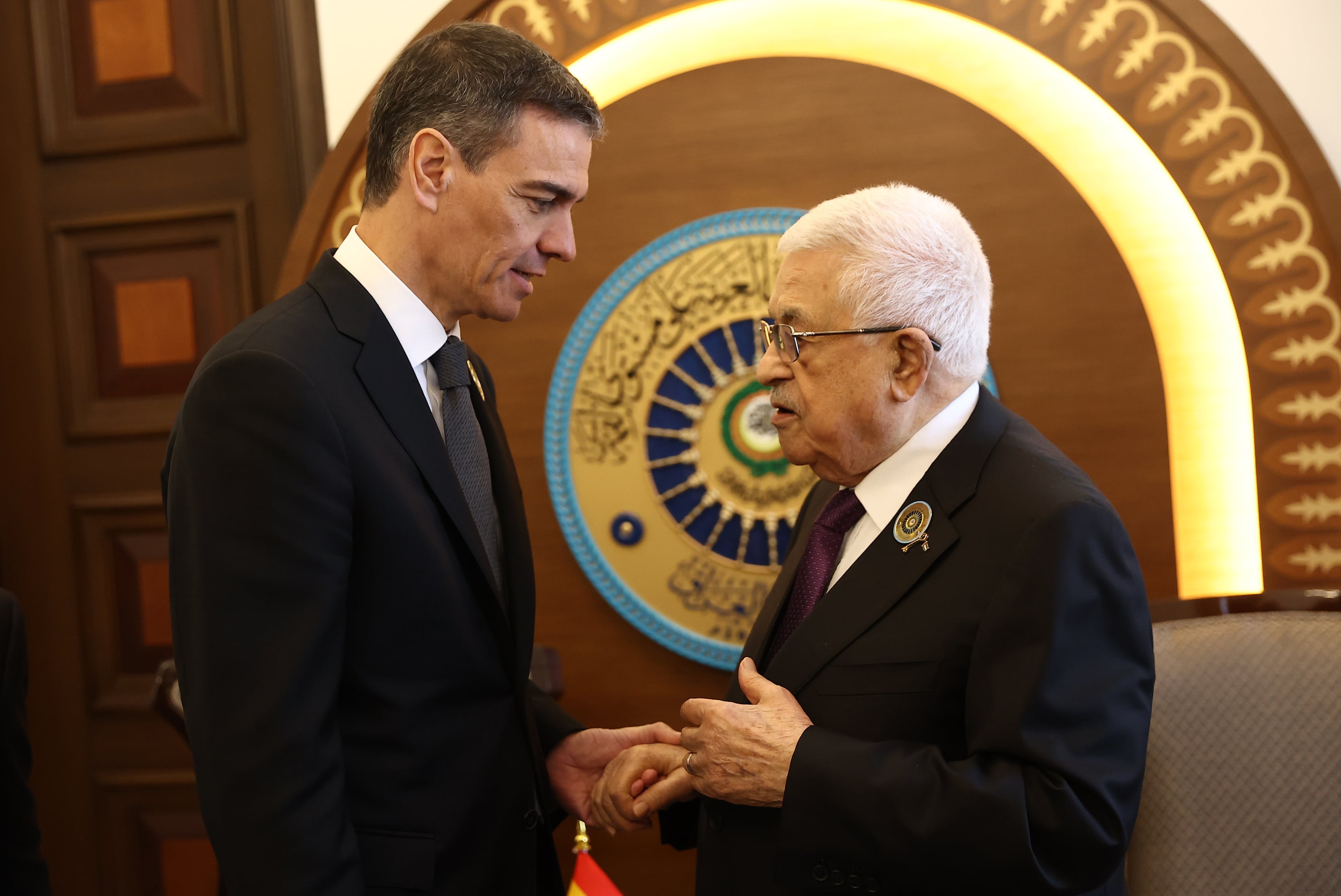 Sánchez pone a Gaza en el centro de su agenda y endurece su posición mientras Feijóo evita el tema